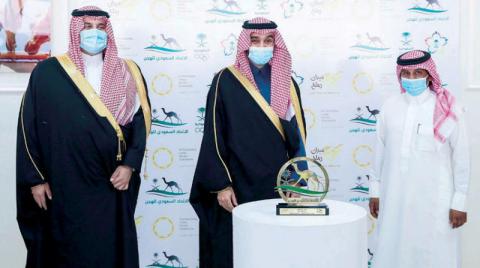 وزير الرياضة يتوّج الفائزين في سباق رماح للهجن