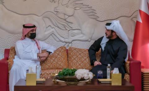 الفيصل يلتقي رئيس اللجنة الأولمبية البحرينية في المنامة