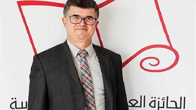 المغربي محمد مشبال يفوز بجائزة الملك فيصل في اللغة العربية والأدب