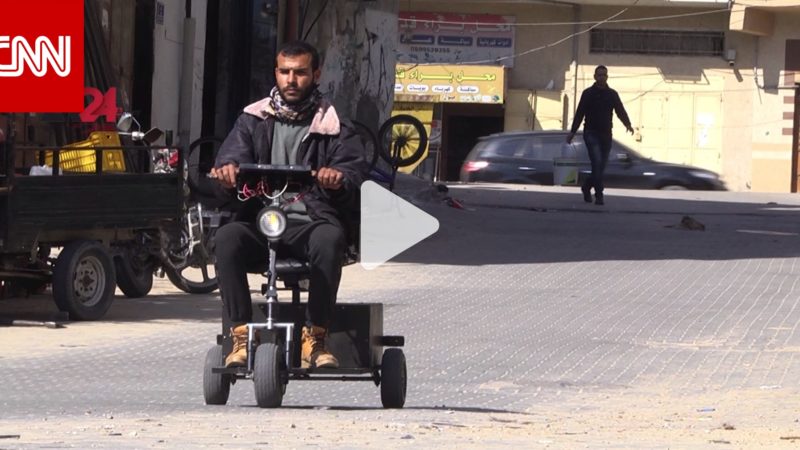 شاهد.. فلسطيني يحوّل الخردة الى سيارات كهربائية