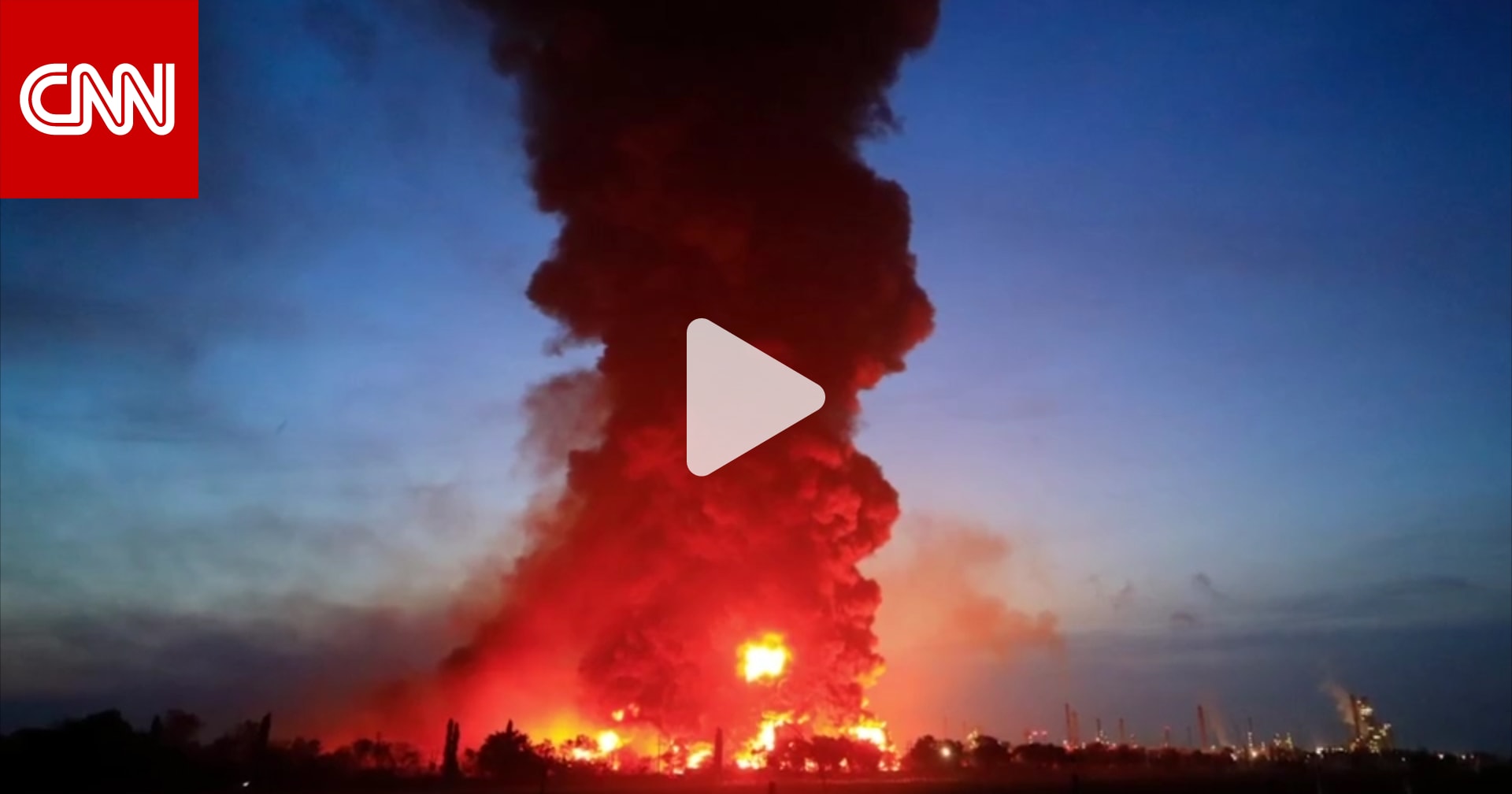 مشاهد درامية لحريق مصفاة النفط في إندونيسيا