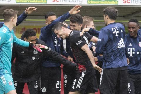 الدوري الألماني: ليفاندوفسكي يعادل رقماً تاريخياً بتسجيل 40 هدفاً في موسم واحد