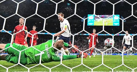 إنجلترا تتخطى الدنمارك وتضرب موعداً تاريخياً مع إيطاليا في نهائي كأس أوروبا