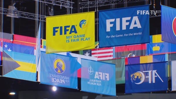 “فيفا” يكشف حقيقة تغيير قوانين كرة القدم