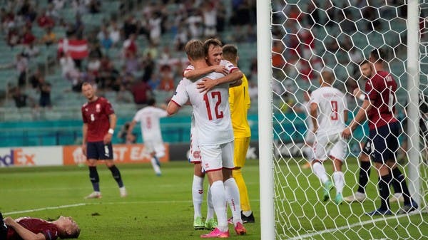 الدنمارك تواصل مسيرتها الناجحة وتبلغ نصف النهائي