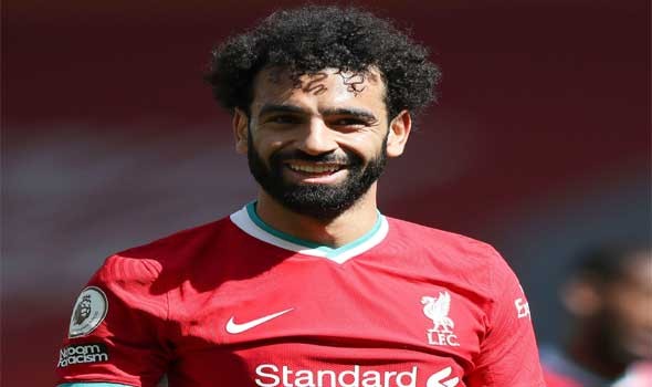 محمد صلاح يرتدي شارة قيادة منتخب مصر أمام أنجولا والجابون