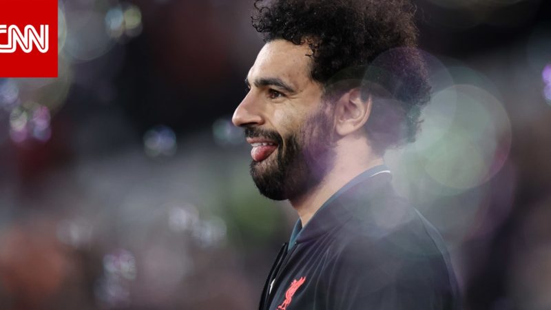 بسبب محمد صلاح.. مشجعون يوقفون مباراة مصر 3 مرات