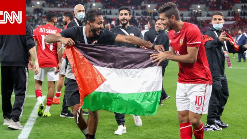 عمرو أديب يعلق على رفع لاعبي الأهلي العلم الفلسطيني: “ليست خطرا”