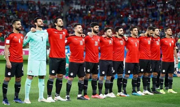 منتخب مصر بقميصه الأحمر أمام قطر على المركز الثالث في