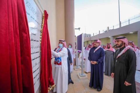 وزير الرياضة السعودي يفتتح منشأة نادي أبها