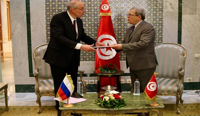 Présentation des copiées figurées des lettres de créance du nouvel ambassadeur russe en Tunisie – Univers News