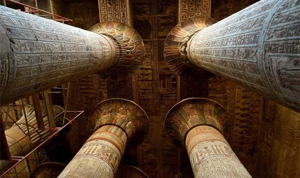 الكشف عن 5 مقابرأثرية مصرية مليئة بالكنوز