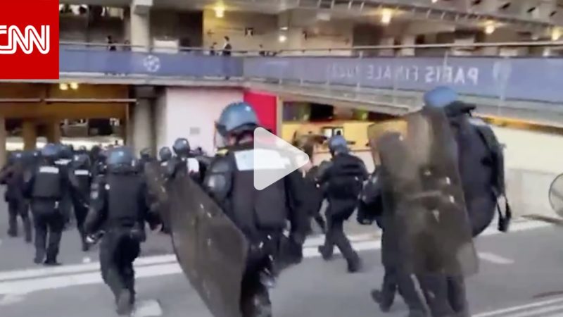 شاهد كيف بدأت الاشتباكات بين الجماهير والشرطة قبل مباراة ليفربول وريال مدريد