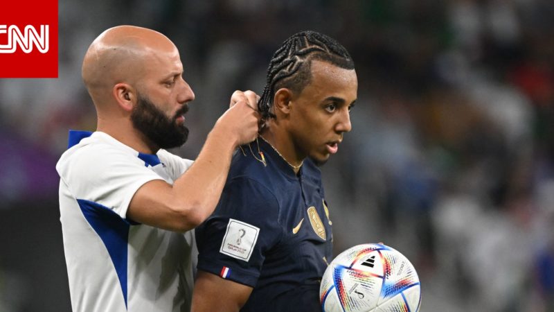 ارتدى قلادة حول عنقه.. لاعب فرنسا يثير تفاعلاً بعد ظهوره أمام بولندا