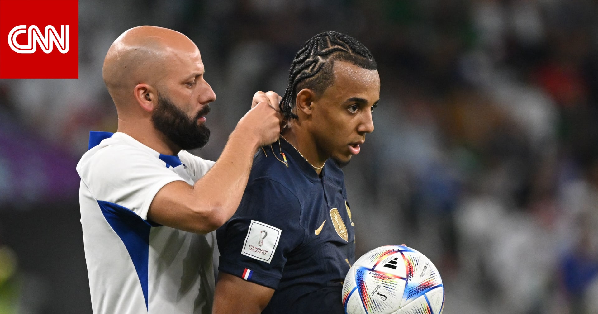 ارتدى قلادة حول عنقه.. لاعب فرنسا يثير تفاعلاً بعد ظهوره أمام بولندا