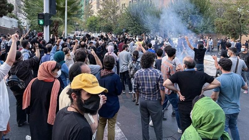 Victoire Des Jeunes Contre La Dictature: Abolition De La Police Des Mœurs En Iran!!!