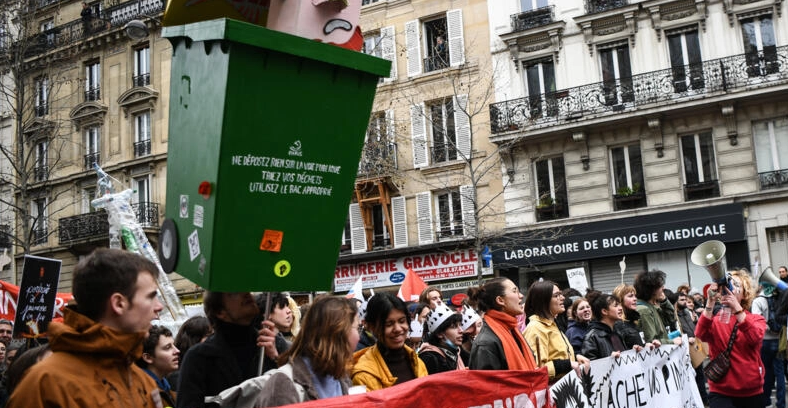 France: 10e Jour De Mobilisation Et… Le Gouvernement Dans L’impasse!!!