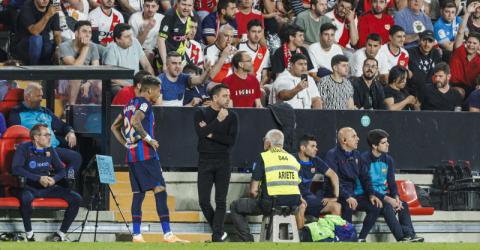 تشافي محذراً لاعبي برشلونة: لقب لاليغا لم يحسم بعد!