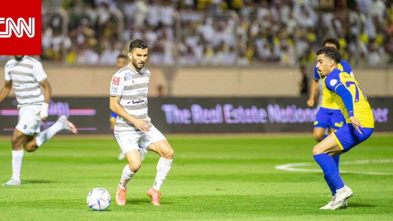 الدوري السعودي.. لاعب الطائي يُثير جدلاً خلال مباراة فريقه والنصر.. ماذا فعل؟