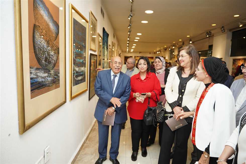 وزيرة التخطيط تشارك في افتتاح معرض فني بمتحف محمود مختار
