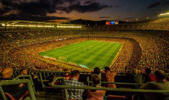 مدرب برشلونة يقترح حلاً للحد من إصابات لاعبي كرة القدم