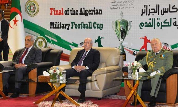 رئيس الجمهورية يشرف على مراسم نهائي كأس الجزائر العسكرية لكرة القدم