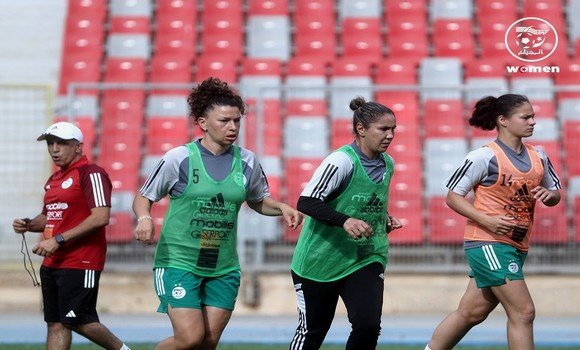 المنتخب الجزائري يشرع في اجراء تربص تحضيري بوهران