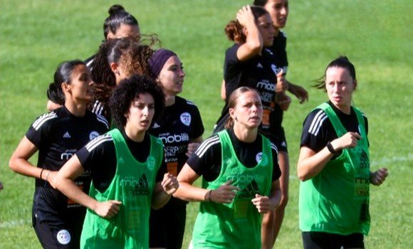 المنتخب الجزائري يواصل تحضيراته بوهران