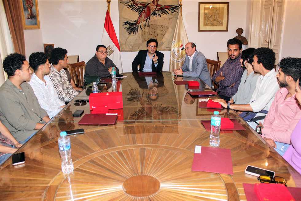 وزير الثقافة يلتقي الفائزين بجوائز مهرجان نجوم المسرح الجامعي