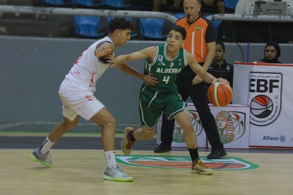 فوز المنتخب الجزائري على نظيره التونسي (67-61)
