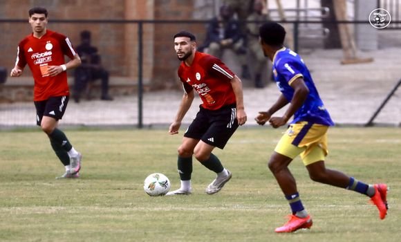 مباراة تطبيقية لبدلاء المنتخب الوطني في حصة الاستئناف