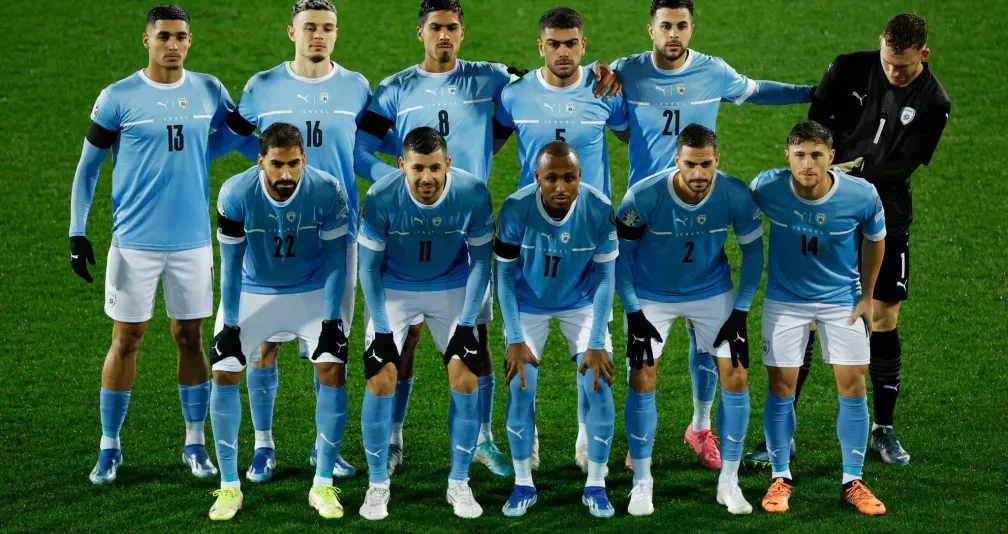 «ريبوك» تنفي طلبها من المنتخب الإسرائيلي إزالة شعارها عن ملابسه