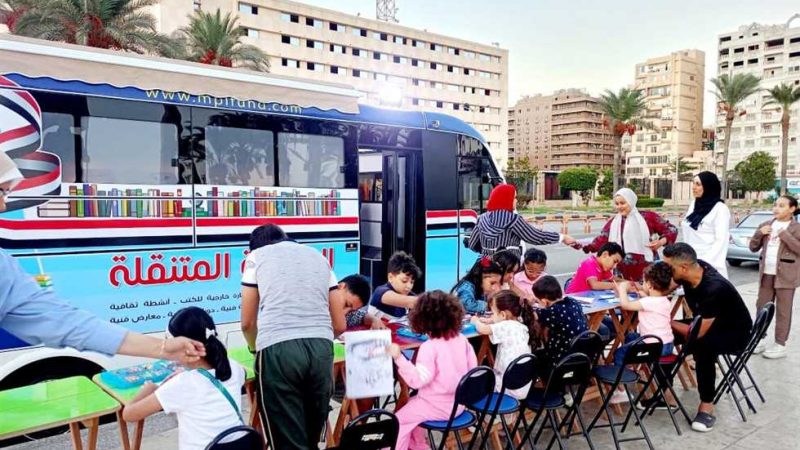 احتفالا بانتصارات أكتوبر.. مكتبة مصر العامة المتنقلة ببورسعيد تنظم فعالية بميدان الشهداء