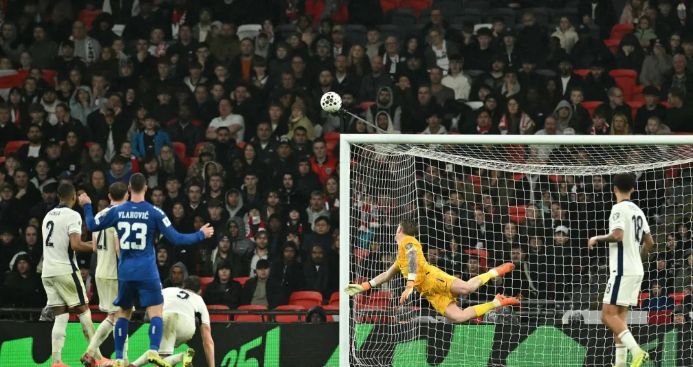 من بيكفورد إلى تروسارد… متميزون يستحقون التقدير بالدوري الإنجليزي