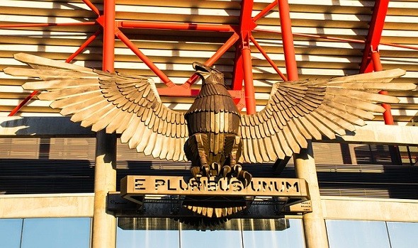 بنفيكا يوقف مدافعه مؤقتاً على خلفية واقعة عنصرية