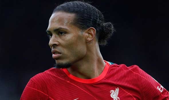 فان دايك يعتذر لجماهير ليفربول بعد الهزيمة أمام مانشستر سيتي