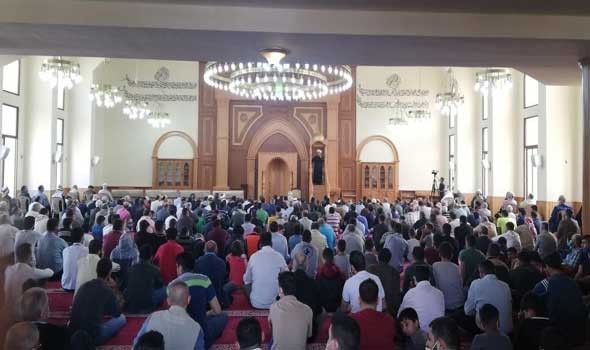 حكم تأخير الصلاة بسبب الدراسة أو العمل